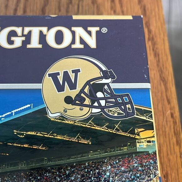 University of Washington, Husky Stadium, Seattle Washington 1000 piece puzzle - Picture 5 of 7